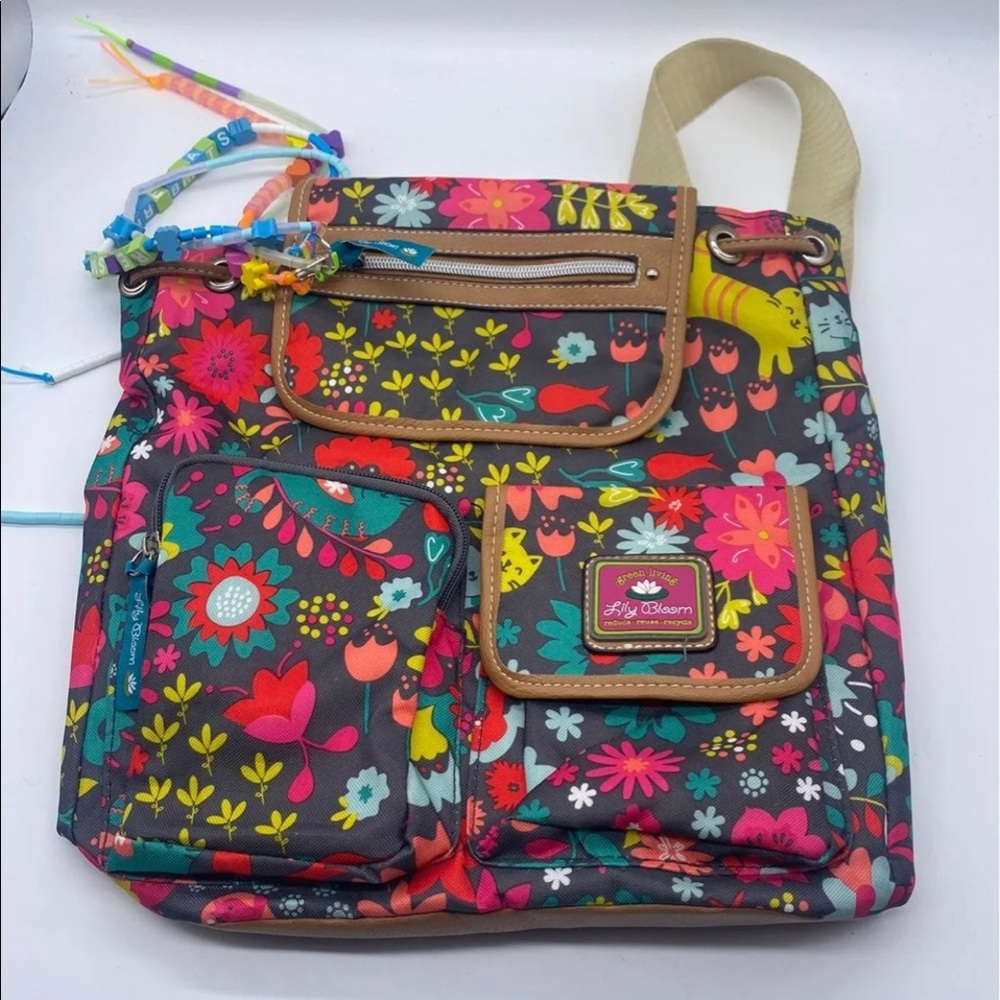 Lily bloom green living tote bag